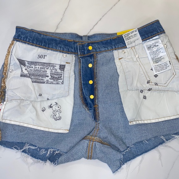 Levi's X Peanuts Snoopy 501 Denim Mid Rise Shorts - Picture 3 of 3